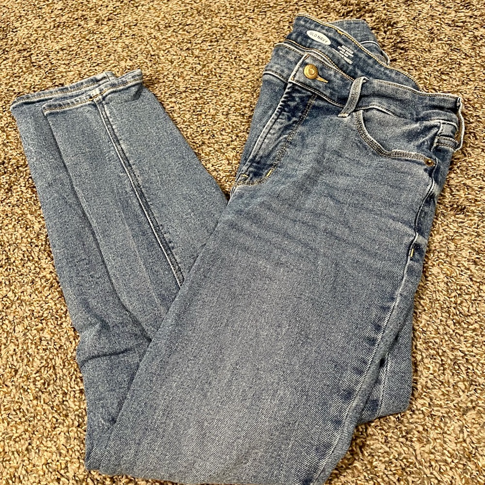 Old Navy Rockstar Super Skinny High Rise size 6
